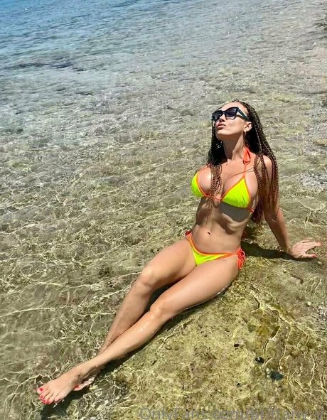 brittany y nude model image