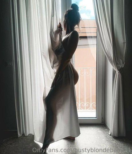 bustyblondebabe21 sexy star pics