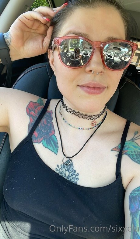 sixxela hot star pics