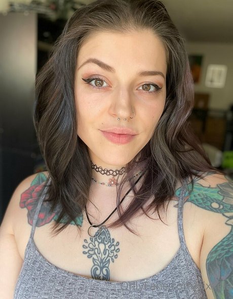 sixxela pornstar sexy photos