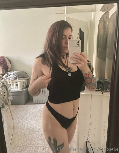 sixxela nude model archive