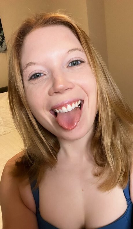 Peachy Noel erotic pornstar images