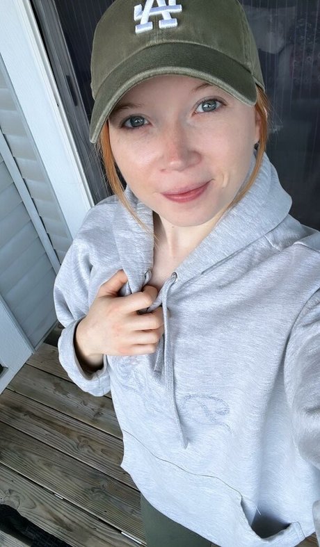 Peachy Noel model pornographic pictures