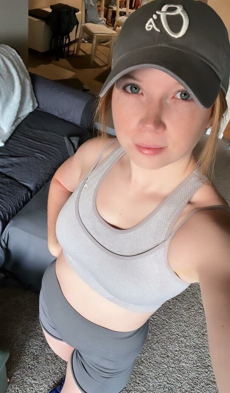 Peachy Noel sexy actress images