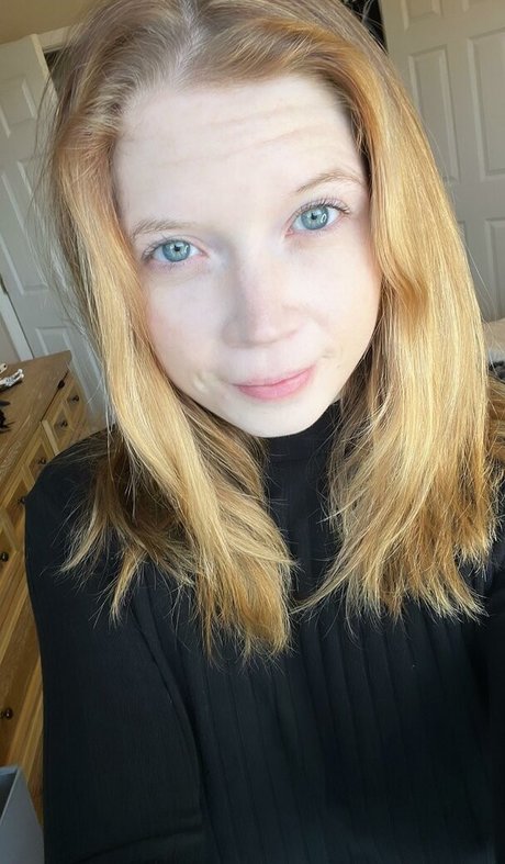 Peachy Noel hot pornstar picture