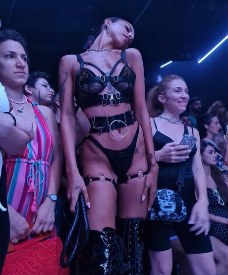 Shira Mosi nude model photos