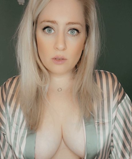 blonde tits onlyfans sexy images