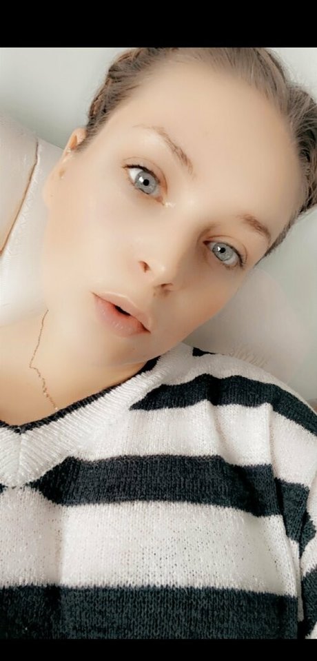 skyemoore high quality model pic