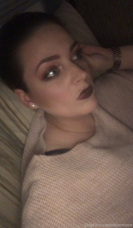 skyemoore nice model img