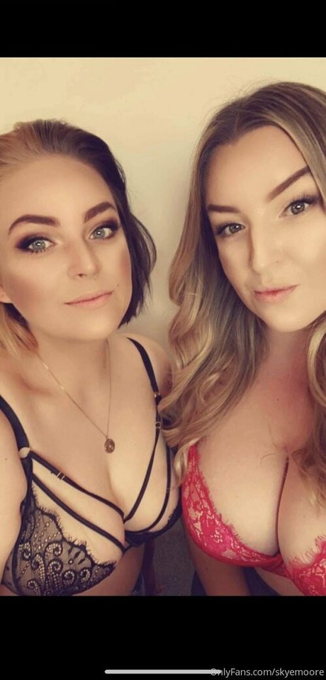 skyemoore model naked photo