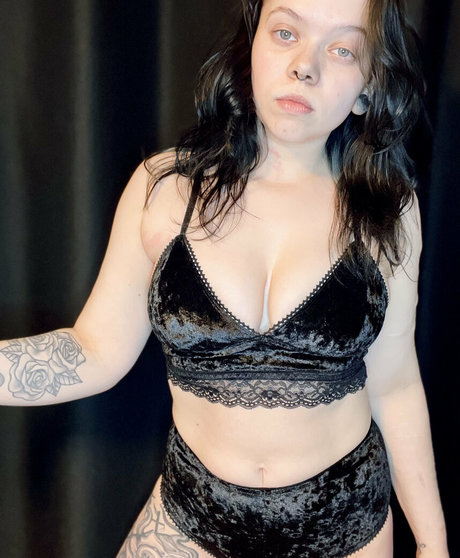 smokewitch13 pretty pornstar photo