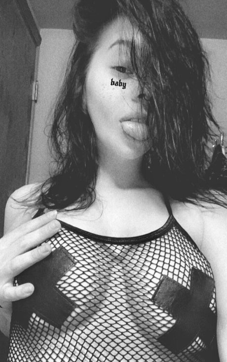 smokewitch13 nice model pics