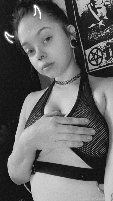 smokewitch13 hd star photo