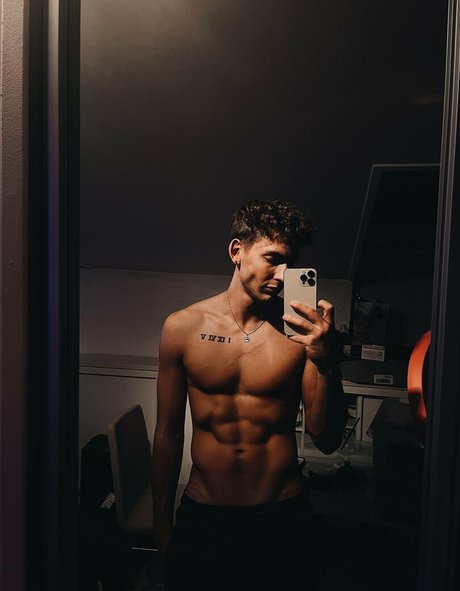 battyboyfree high quality model photos