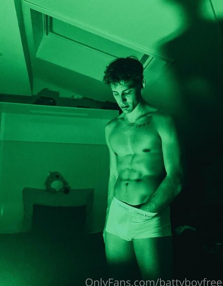 battyboyfree free model galleries