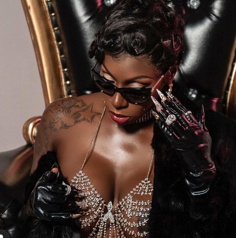 female popular onlyfans free porn photos