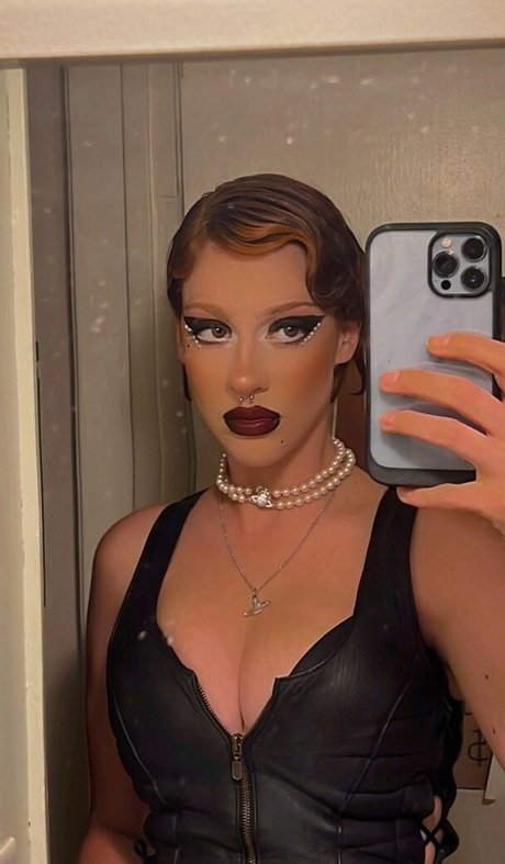 Tati Bruening star art image