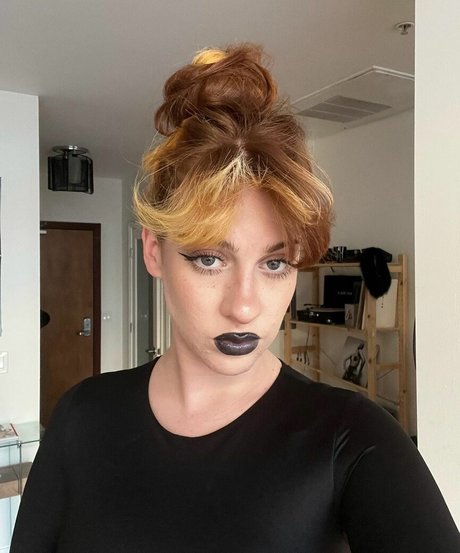 Tati Bruening model free pictures