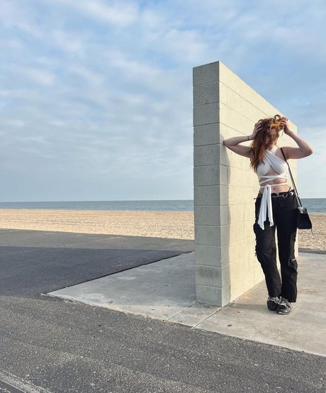 Tati Bruening art star gallery