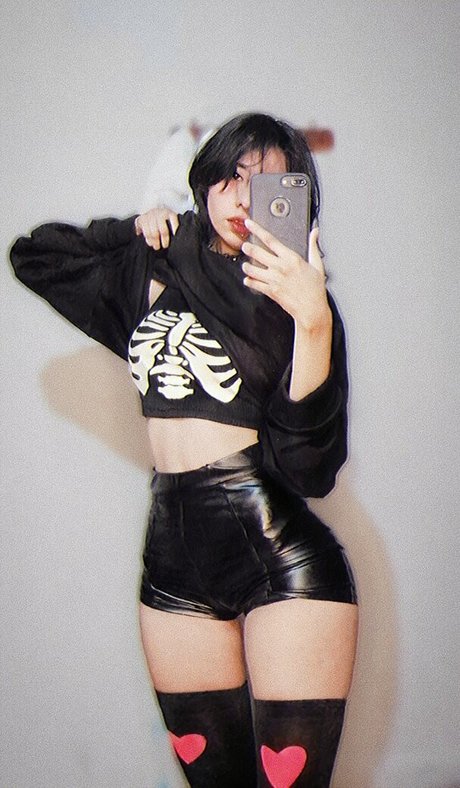 Lilywaifu sex model image