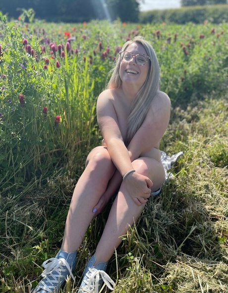 lottielushlovesfree model free pictures