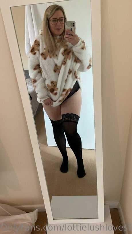 lottielushlovesfree beautiful model archive