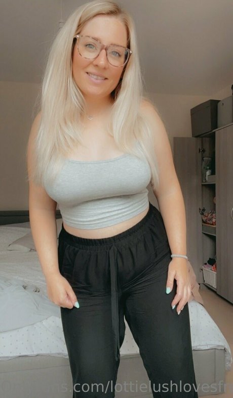 lottielushlovesfree model nude archive