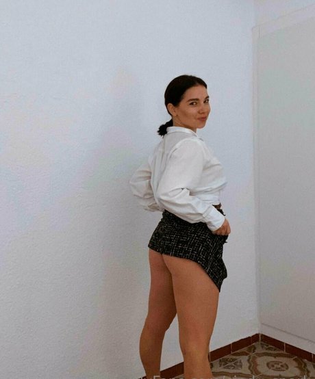 misato mylf nude model pic