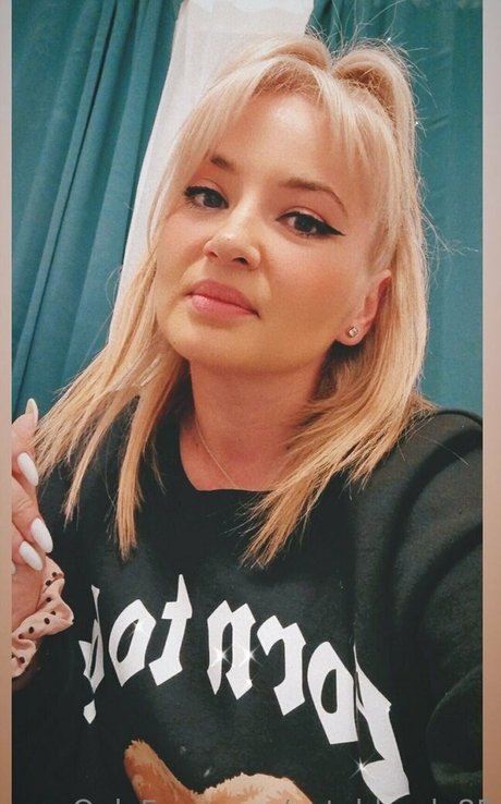 cuteblonde85 art star image