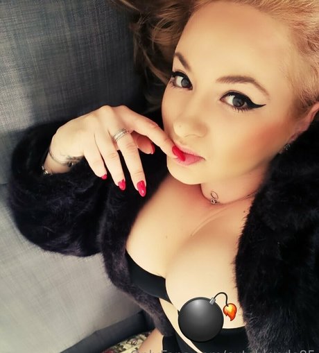 cuteblonde85 model perfect pictures