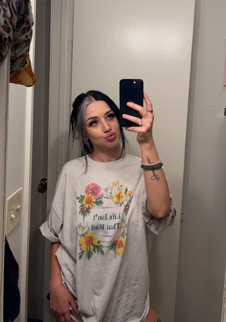 NottUrMommy naked model photo