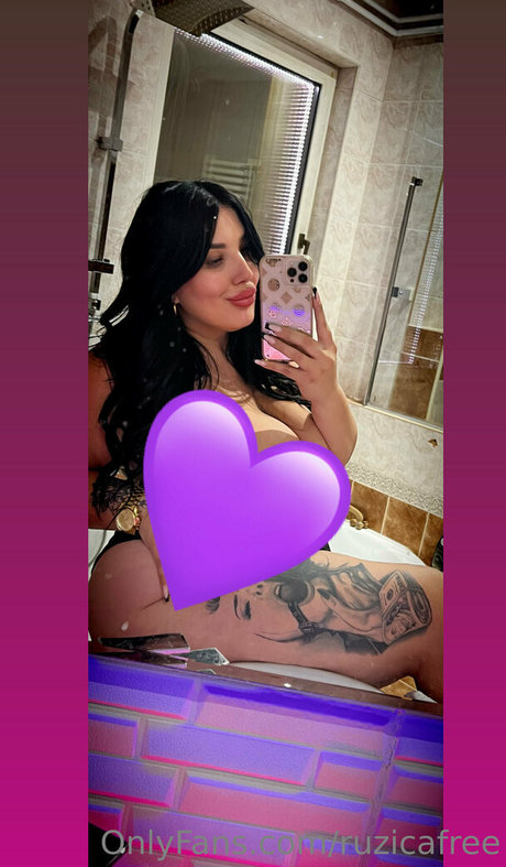 petite girls onlyfans hot naked pic