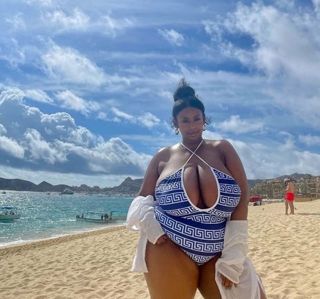 Marta Ethio nude star photo