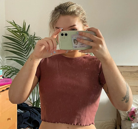 hairy legs onlyfans top photo