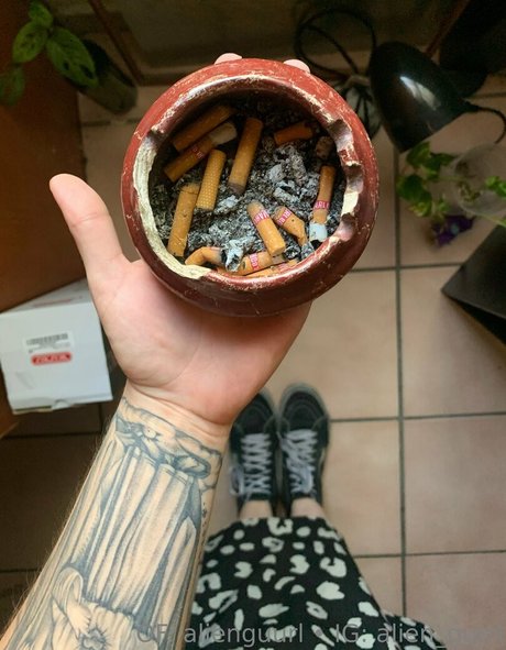 alienguurl star hot photos