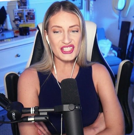 BasicWitGirl model exclusive galleries