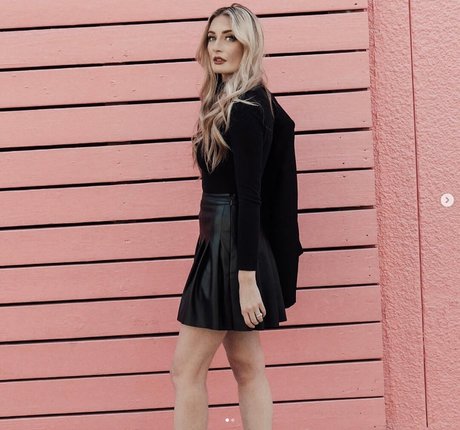 BasicWitGirl sexy star image