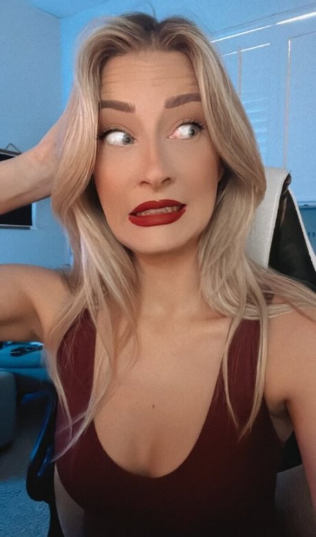 BasicWitGirl sexy model image