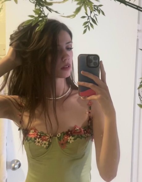 Skatie420 nice model photo