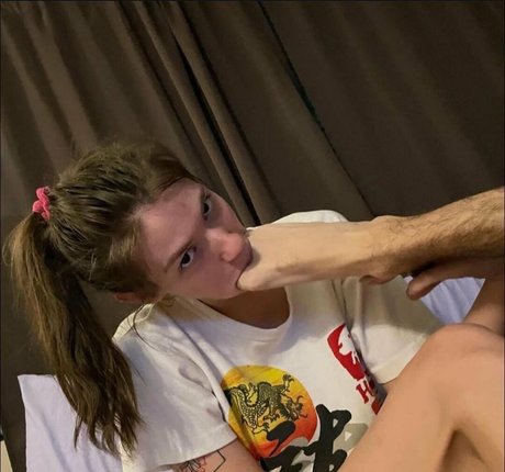 Skatie420 naked pornstar picture