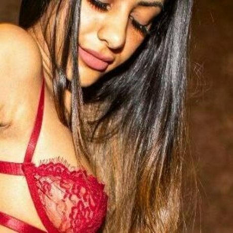 iwantannietyler sexy model image