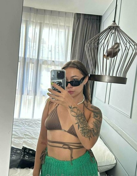 mommy onlyfans erotic pic