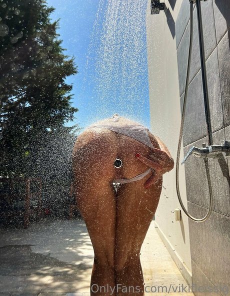 vikifleissig sexy actress pics