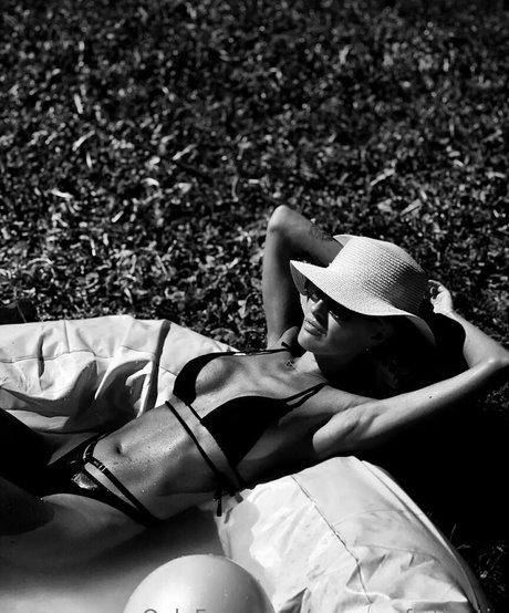 queen of atlantic erotic model pictures