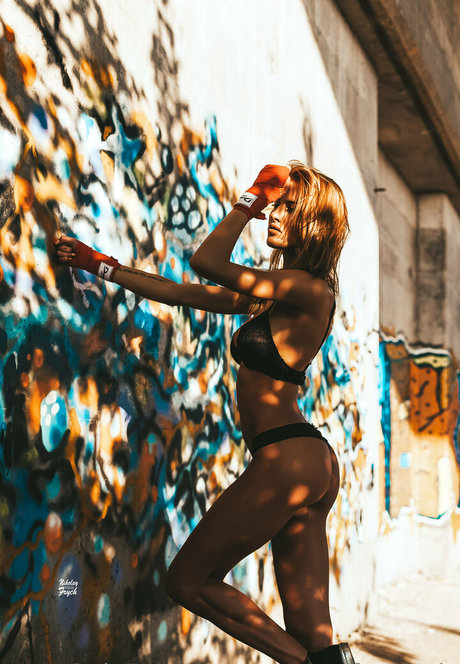 queen of atlantic hot star archive