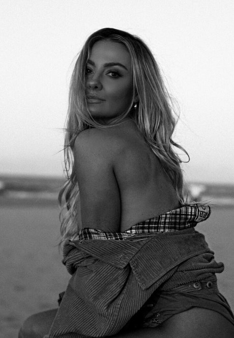 Brooke Evers free model pic