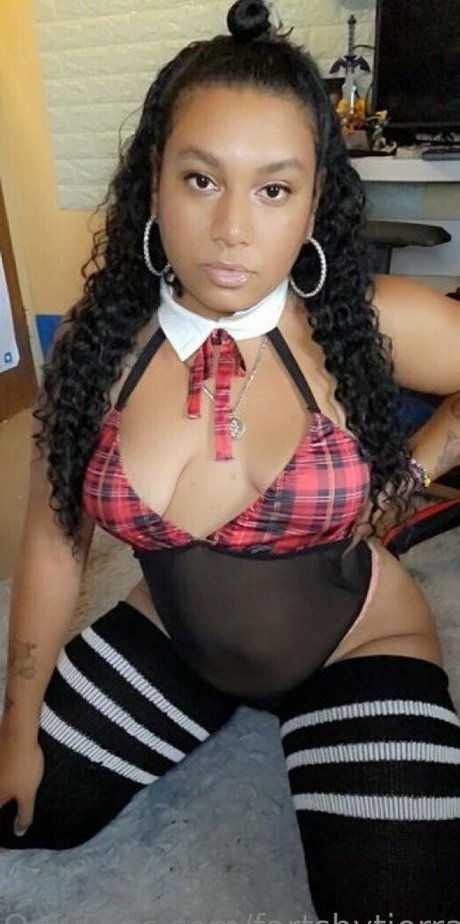 fartsbytierra naked actress picture