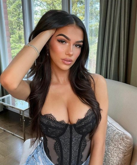 Julia Merekoulias star top pics