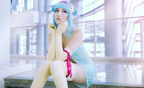 moonstreuxx erotic model photo