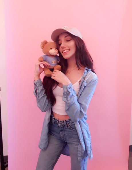 moonstreuxx sexy pornstar pic